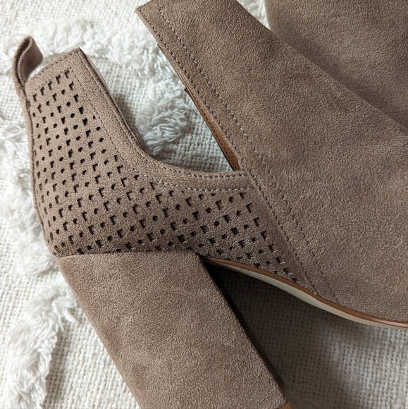 Steve Madden faux suede booties, size 7. - Picture 6 of 9